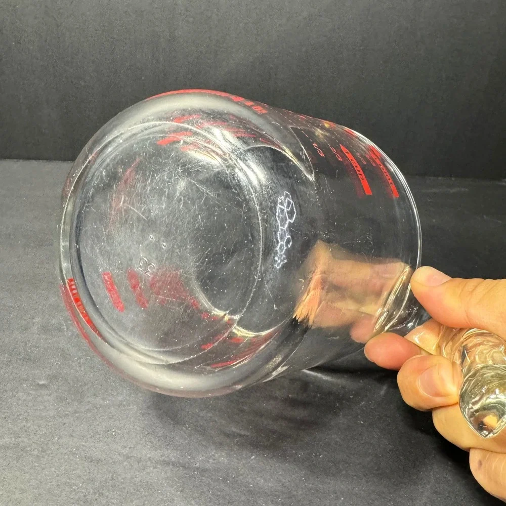 Vintage Pyrex 2 Cup Glass Measuring Cup Red Lettering D-Handle Made in USA 500ml